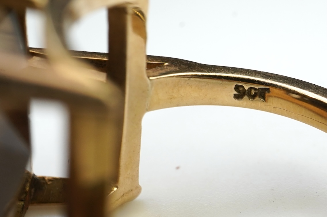 A smoky quartz cocktail ring